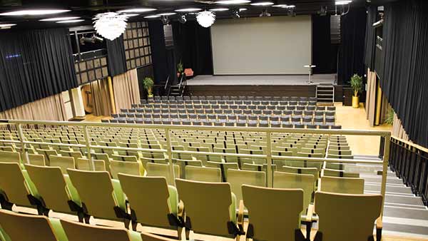 Nöjeshallen med sittplatser