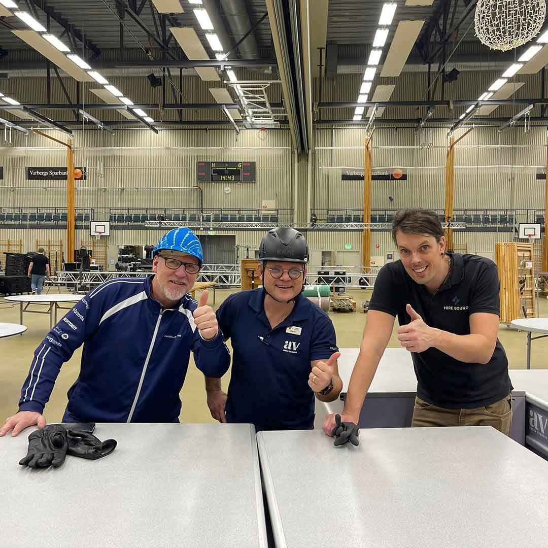 Niclas, Martin och Olle P. under uppbyggnaden